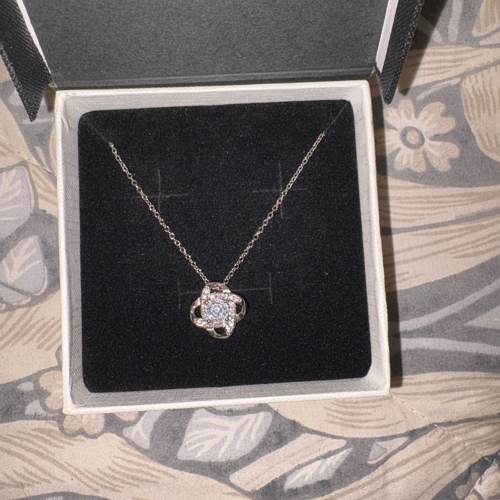Elegant Silver Pendant Necklace